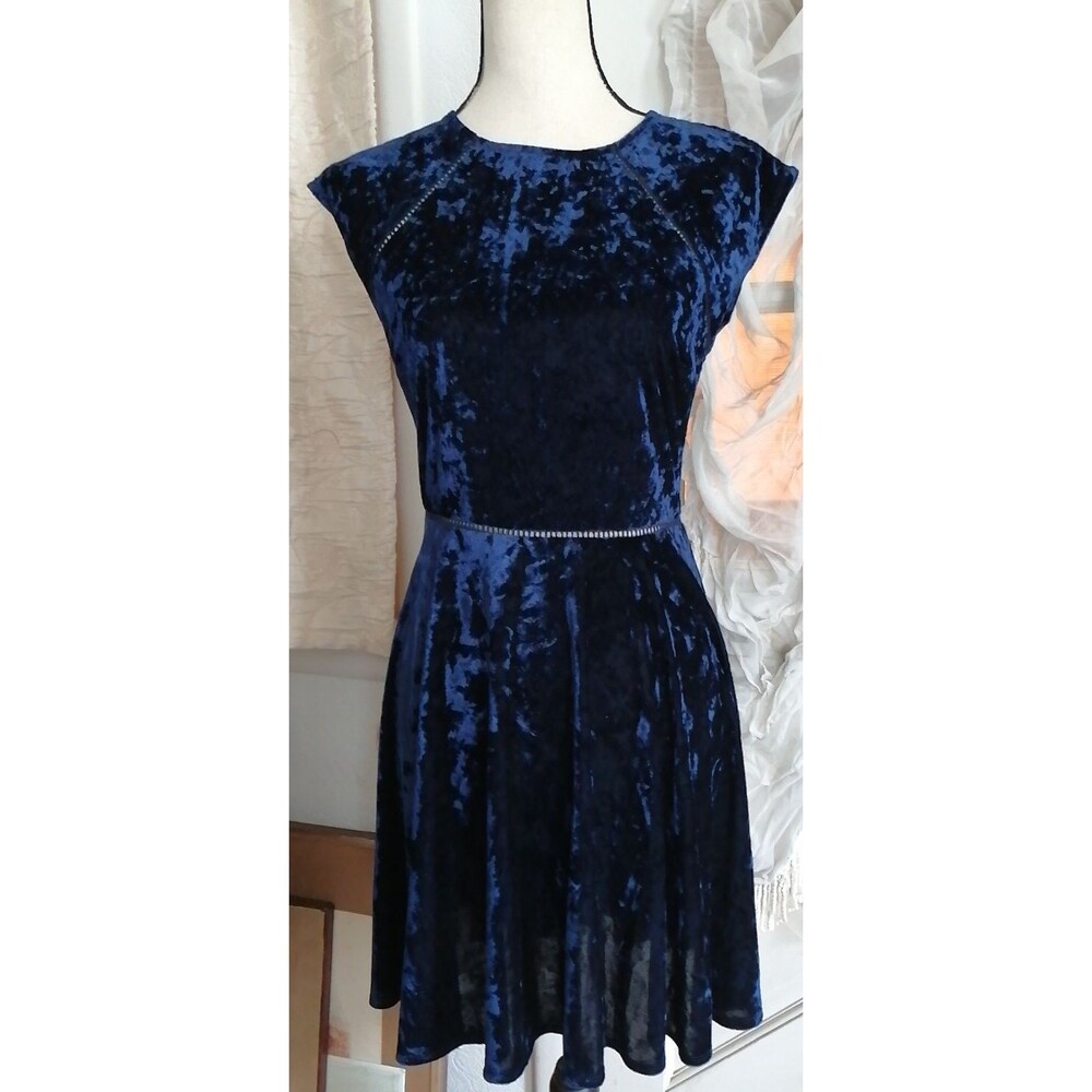 Women Junior’s A Line Dress Size 7/8 Blue Crush Velvet Crochet Accent B Darlin